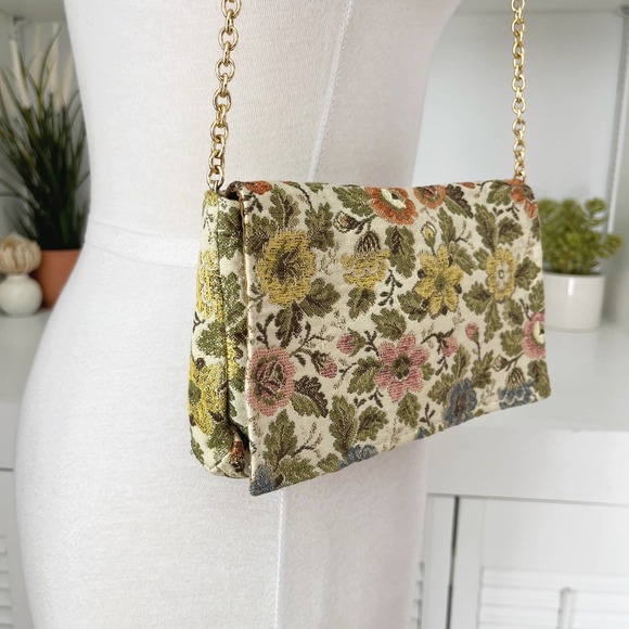 Vintage Handbags - Vintage Metallic Floral Tapestry Chain Strap Evening Bag